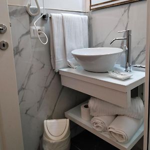 Kleine Kamer met een King Size Bed